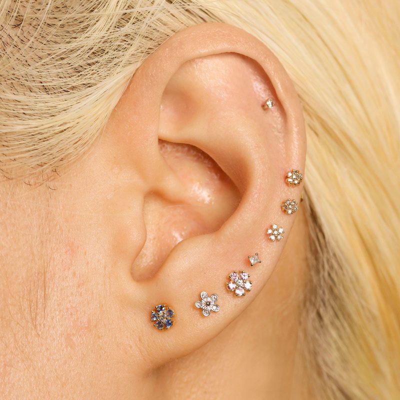 BLUE SAPPHIRE AND DIAMOND FLOWER STUD ON BODY