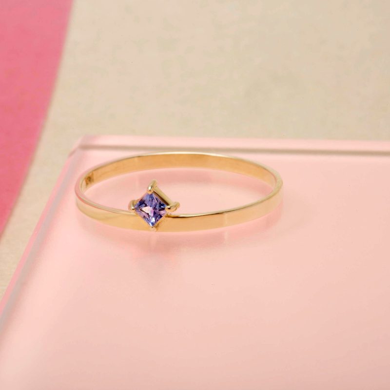 BLUE SAPPHIRE CANDY BAR RING EDITORIAL