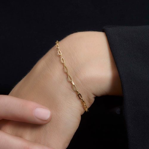 DAINTY PAPERCLIP BRACELET ON BODY