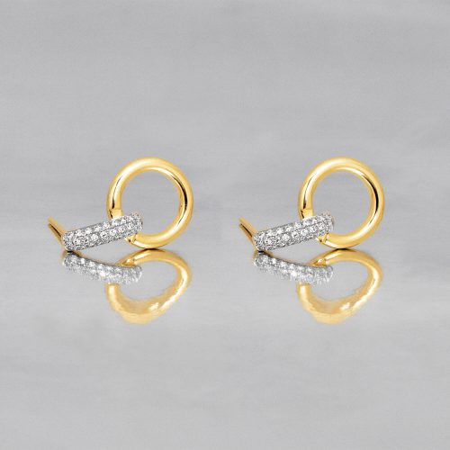 DIAMOND HORSEBIT EARRINGS EDITORIAL 6c45b591 32b7 4755 a02f fdb00a8ca11b