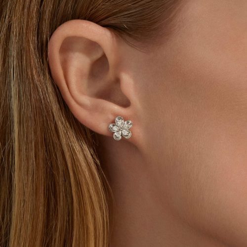 DIAMOND PUFF DAISY STUDS ON BODY