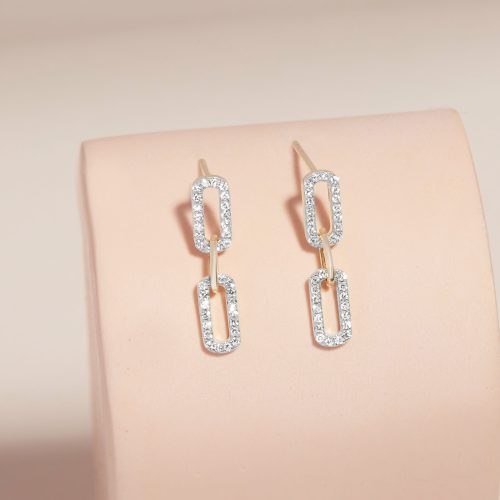 DIAMOND SPARKLE CHAIN EARRINGS EDITORIAL