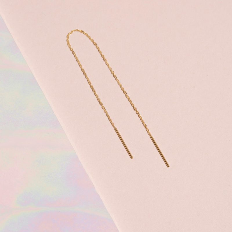 EXTRA LONG GOLD THREADER EARRING EDITORIAL