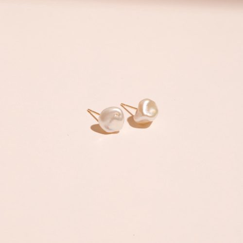 FREEFORM PEARL STUDS EDITORIAL