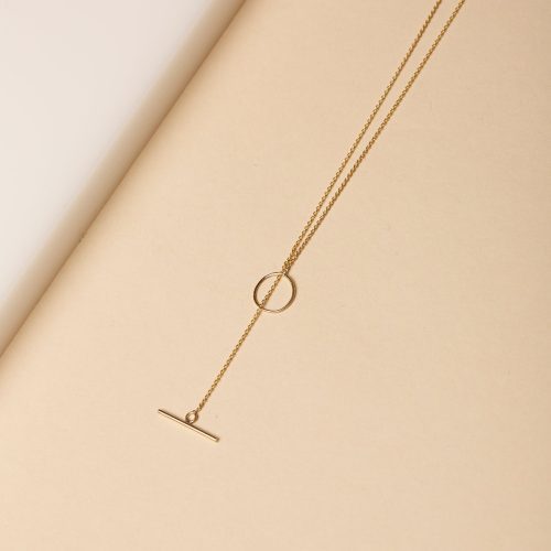 GOLD OPEN CIRCLE TOGGLE CHAIN LARIAT NECKLACE EDITORIAL