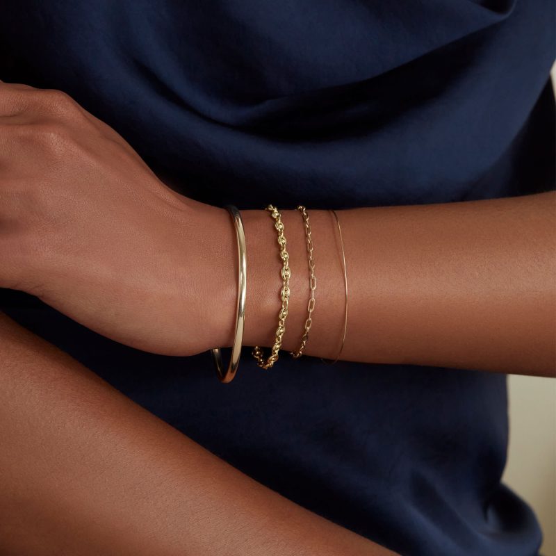 GOLDEN CLASSIC BANGLE WEAR IT WITH