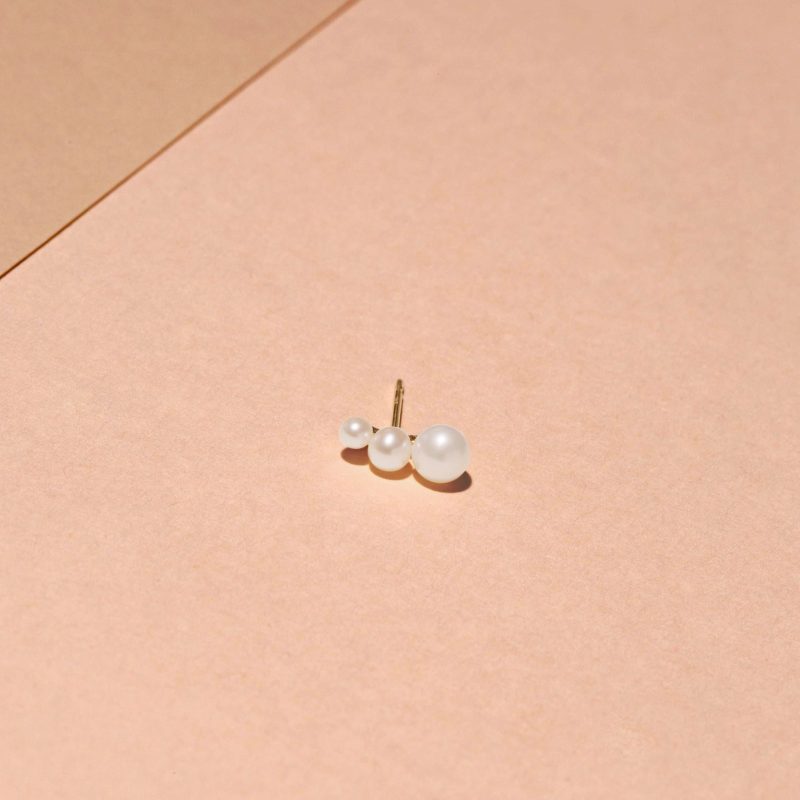 GRADIENT PEARL STUDS EDITORIAL