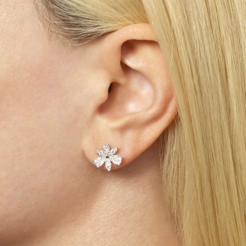 GRAND MAGNOLIA STUDS ON BODY