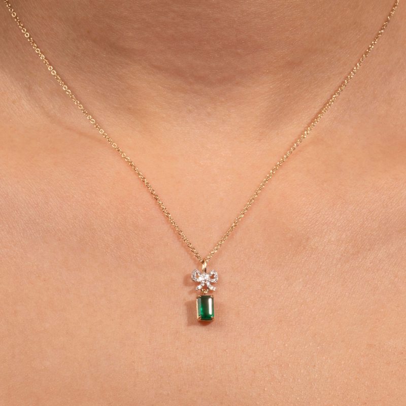 GREEN GODDESS NECKLACE ON BODY