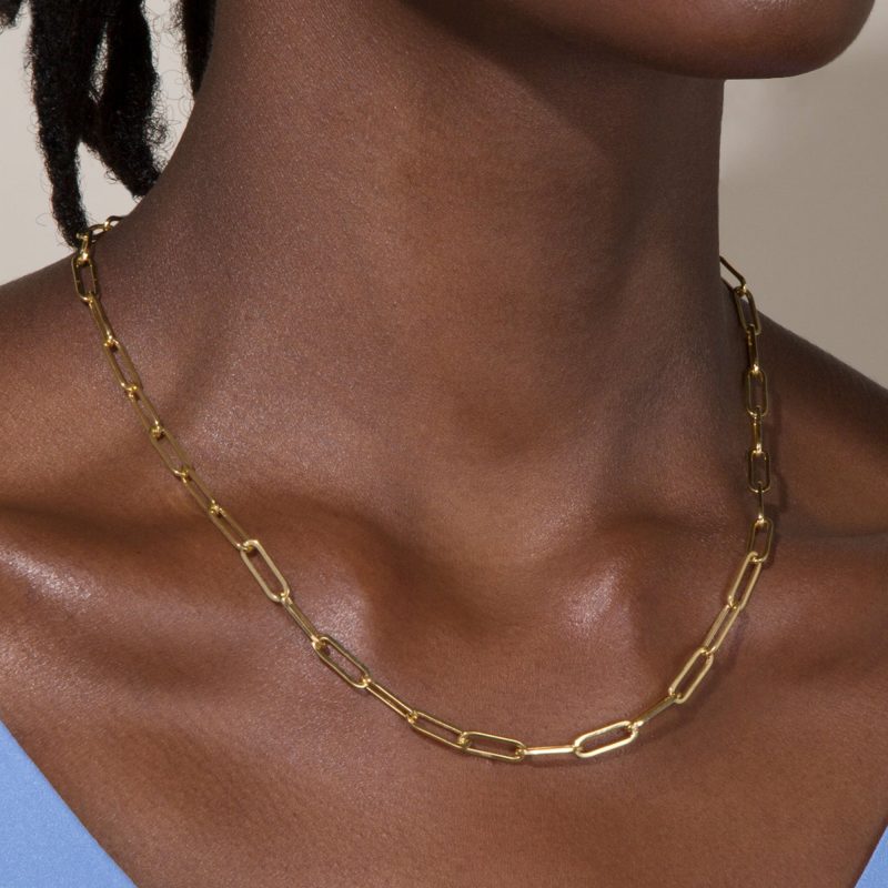 JUMBO PAPERCLIP NECKLACE ON BODY