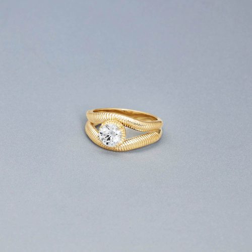 LAB CREATED DIAMOND BOWIE RING 6MM EDITORIAL