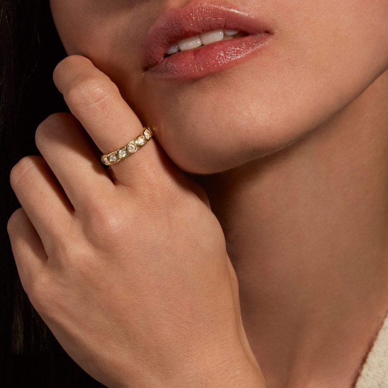 LAB CREATED DIAMOND LA SCALA RING ON BODY