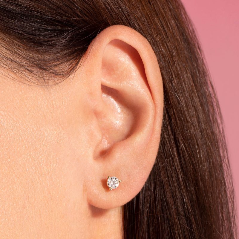 LARGE DIAMOND STUDS ON BODY 2c3a0f3f 4568 4adc 8f5c 27e9ae9ec7f1