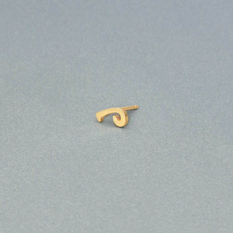 MARAIS GOLD INITIAL STUD EDITORIAL