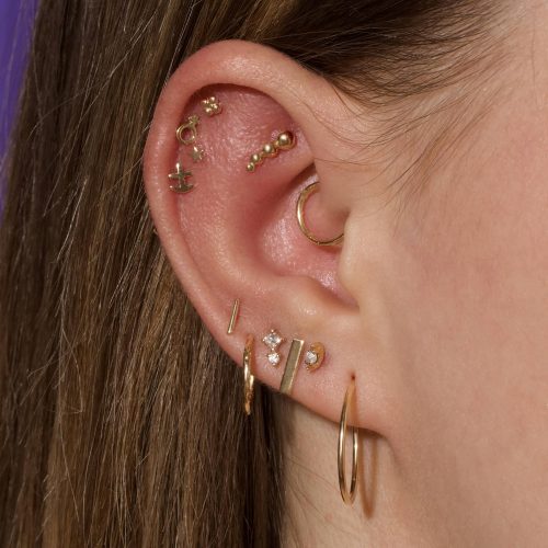 MEDIUM BAR STUD EARRING WEAR IT WITH