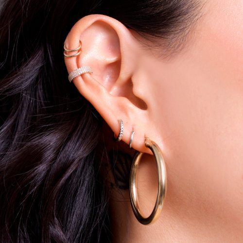 MEDIUM HOLLOW HOOP EARRINGS FULL LOOK 1