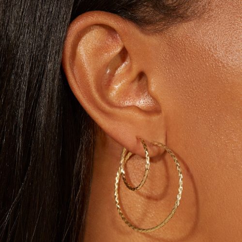 MEDIUM HOLLOW SPARKLE HOOPS ON BODY