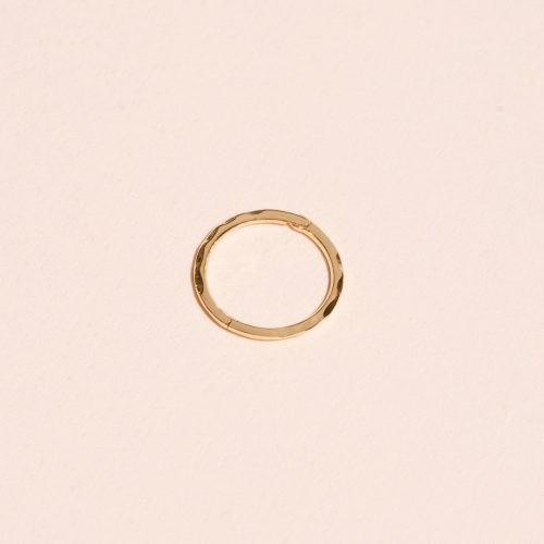 MINI WAVY CLICKER RING EDITORIAL