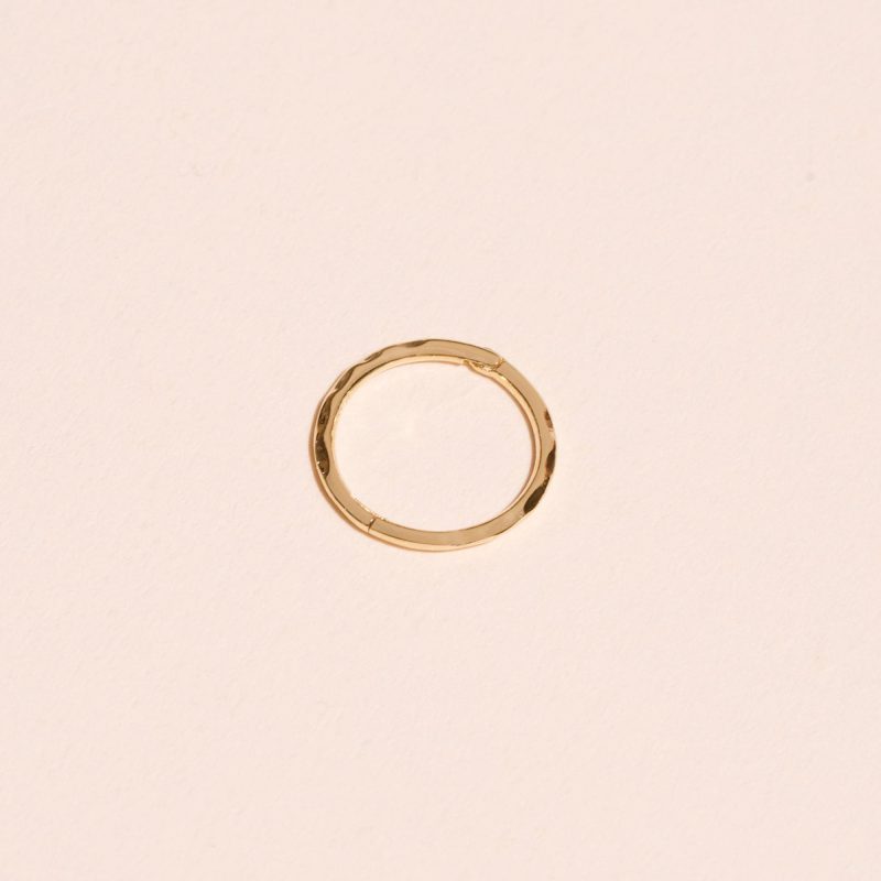 MINI WAVY CLICKER RING EDITORIAL