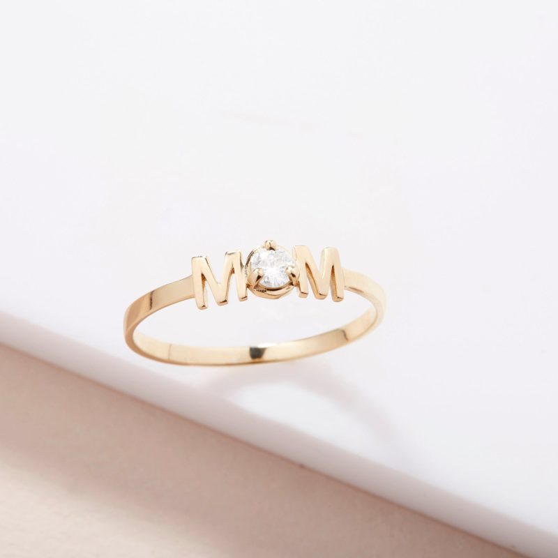 MOM DIAMOND RING EDITORIAL