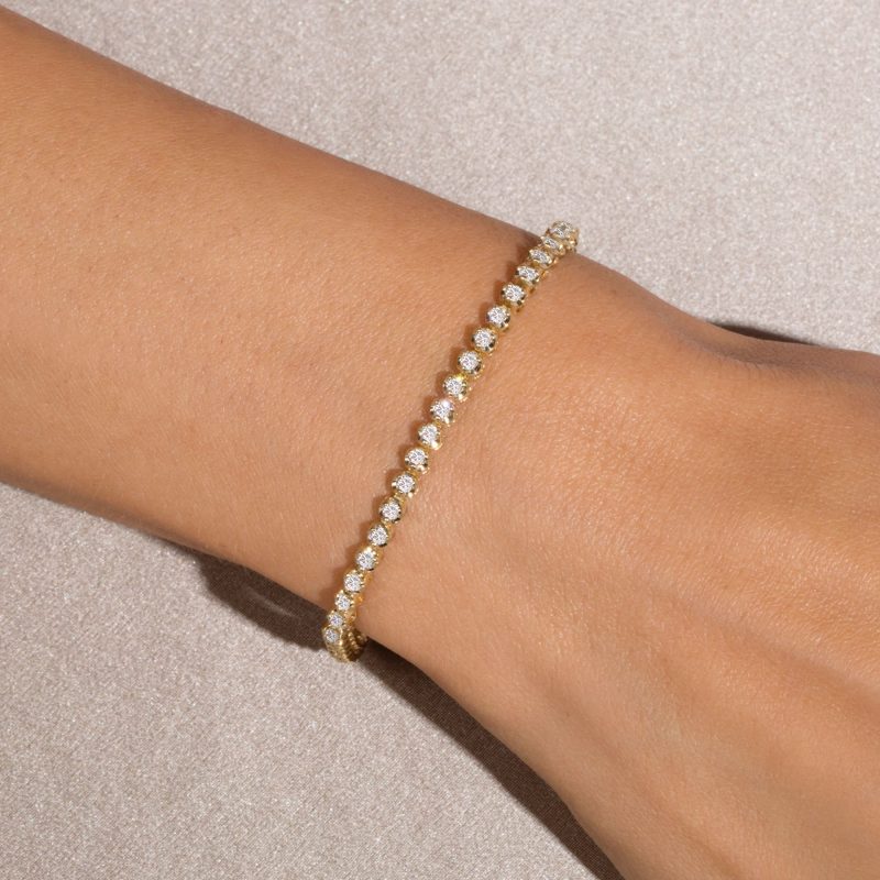 NOBLE DIAMOND TENNIS BRACELET ON BODY