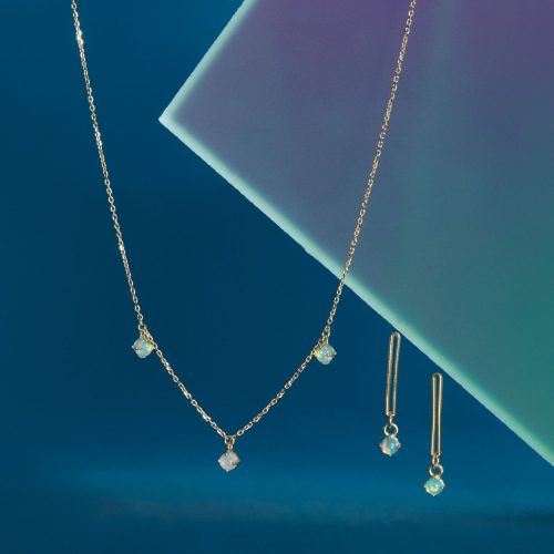 OPALESCENT DROPLET NECKLACE EDITORIAL COLLECTION