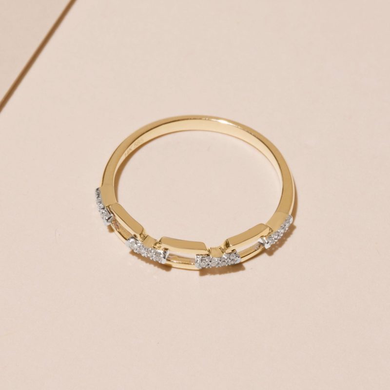 PAVE DIAMOND OPEN LINKED RING EDITORIAL