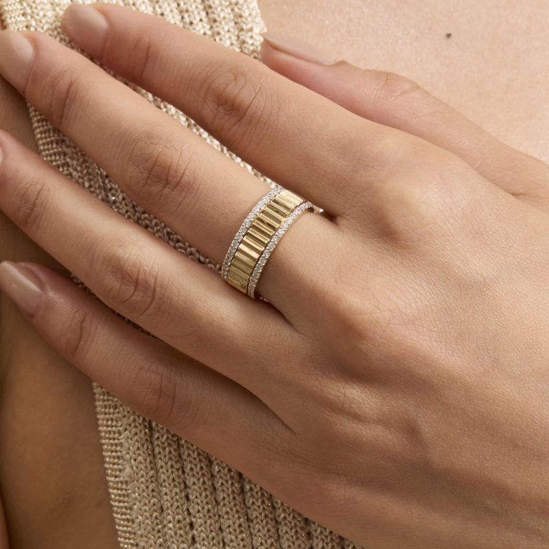 PAVE WHITNEY RING ON BODY