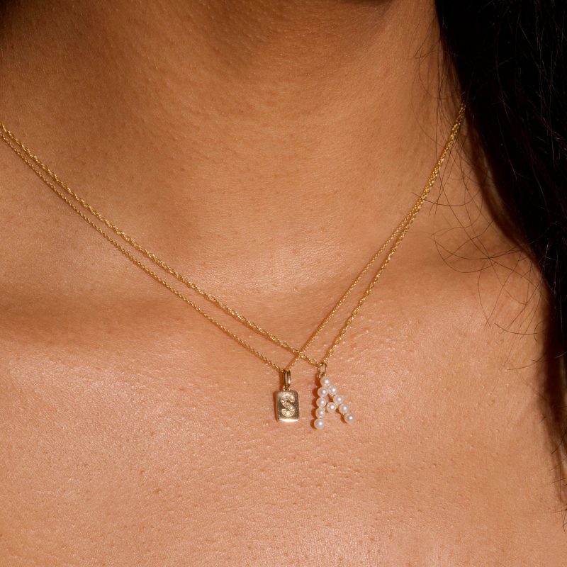 PEARLY INITIAL NECKLACE FULL LOOK