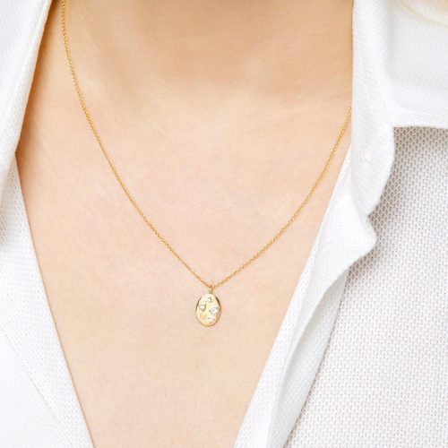 PERSONALIZED OVAL DIAMOND NECKLACE ON BODY