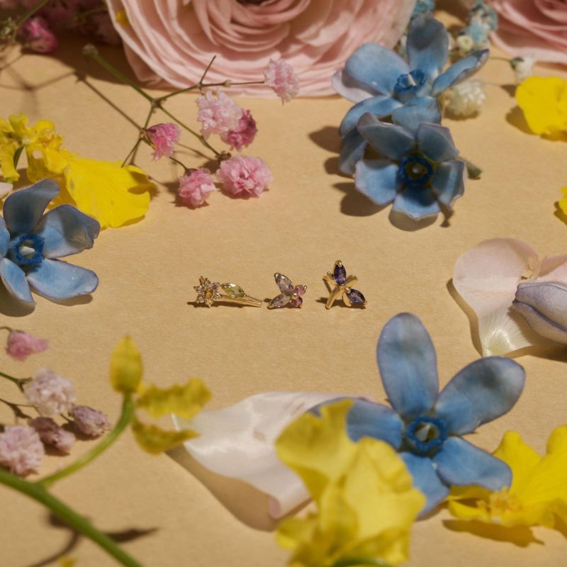 PICK A DAISY STUDS EDITORIAl COLLECTION