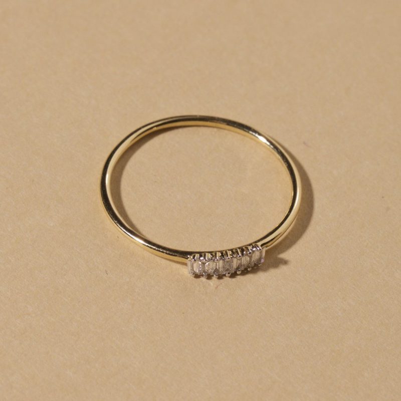 ROSE GOLD BAGUETTE DIAMOND LINE RING EDITORIAL