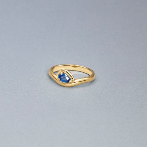 SAPPHIRE RAINDROP MERGE RING EDITORIAL