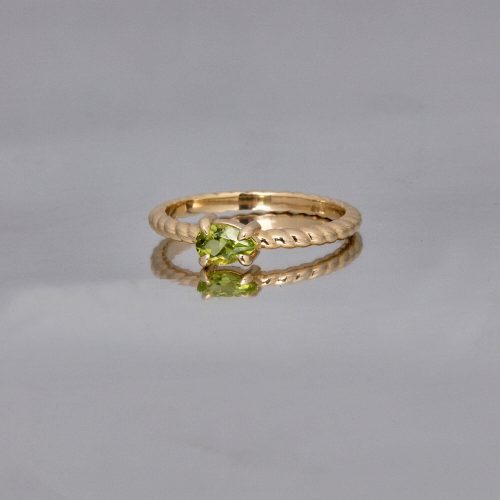 SEAGRASS PERIDOT RING EDITORIAL 52f8a175 f6ba 40d8 af83 8e11ec051eed