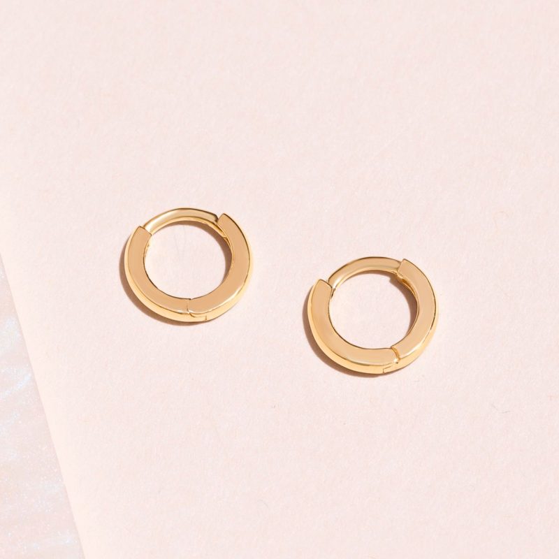 SECOND HOLE TEENY GOLD HUGGIE CLICKER EARRING EDITORIAL