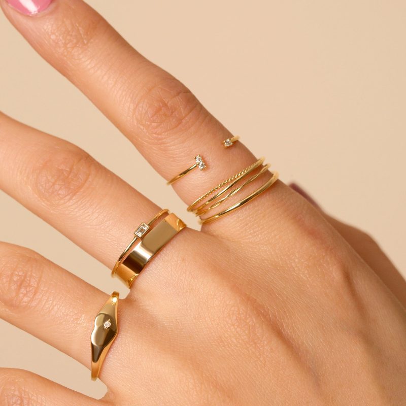 SLIM GOLD ROUND BAND WEAR IT WITH