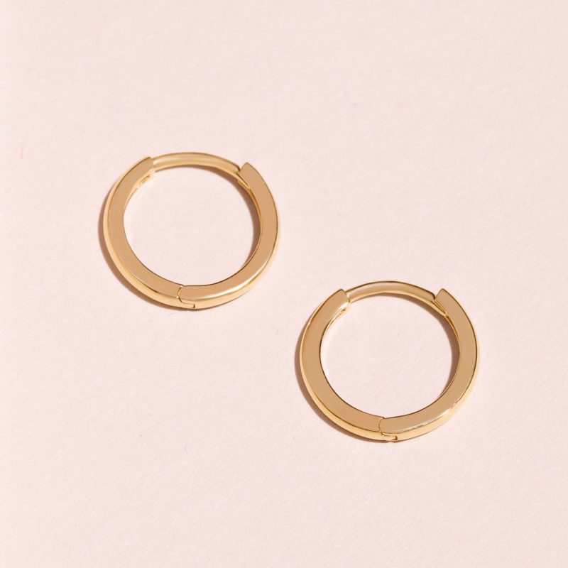 SMALL GOLD HUGGIE CLICKER EARRING EDITORIAL