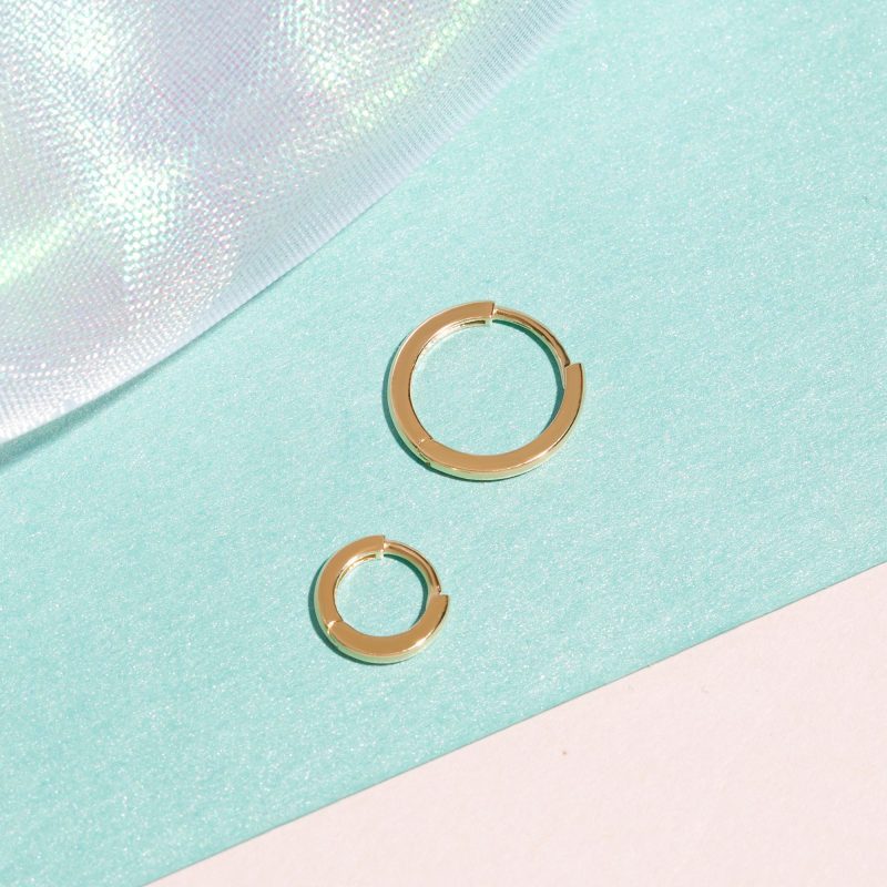 SMALL GOLD HUGGIE CLICKER EARRING EDITORIAL COLLECTION