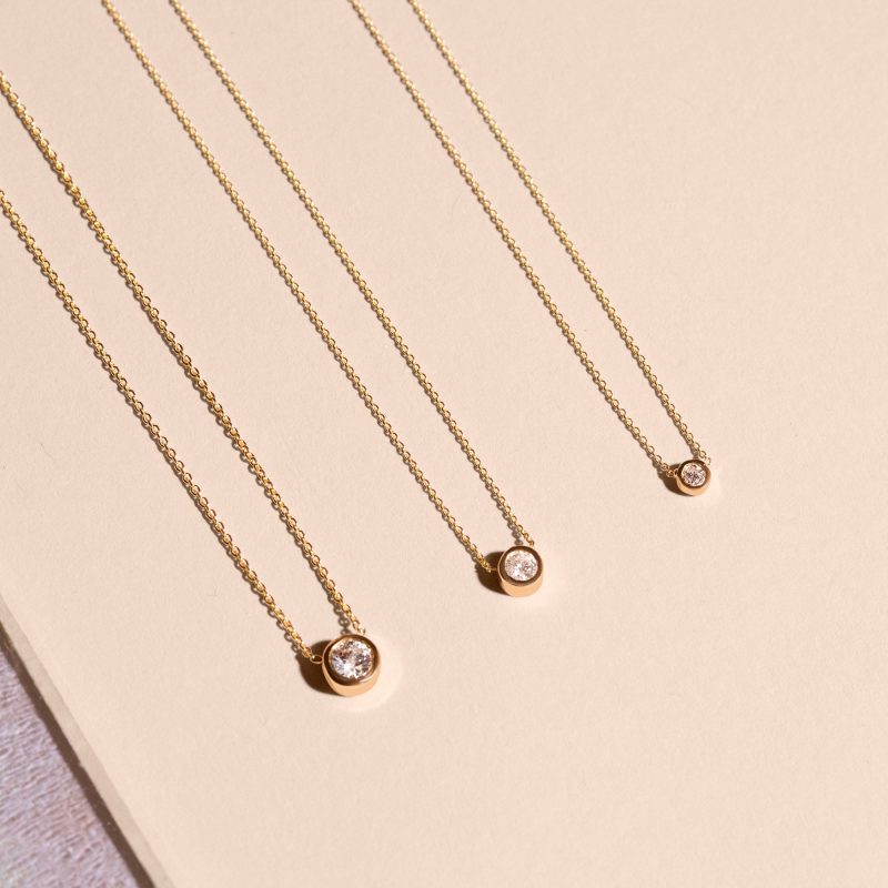 SMALL ROUND DIAMOND NECKLACE EDITORIAL COLLECTION 1