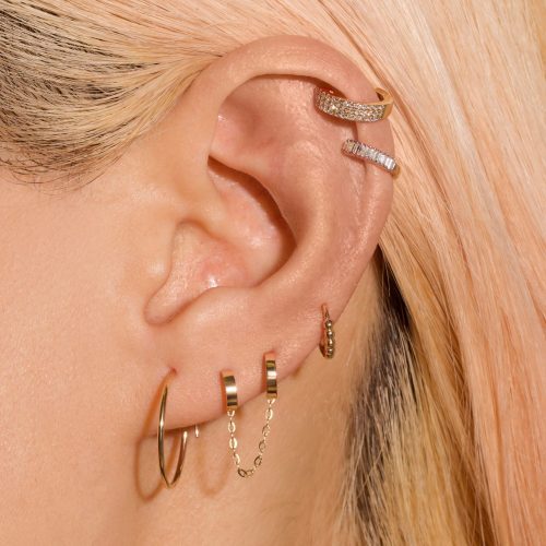 SMALL ROUND ENDLESS HOOP EARRINGS ON BODY