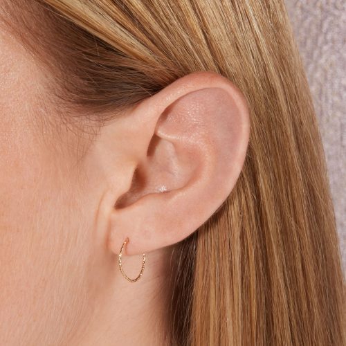 SMALL SPARKLE HOOPS ON BODY