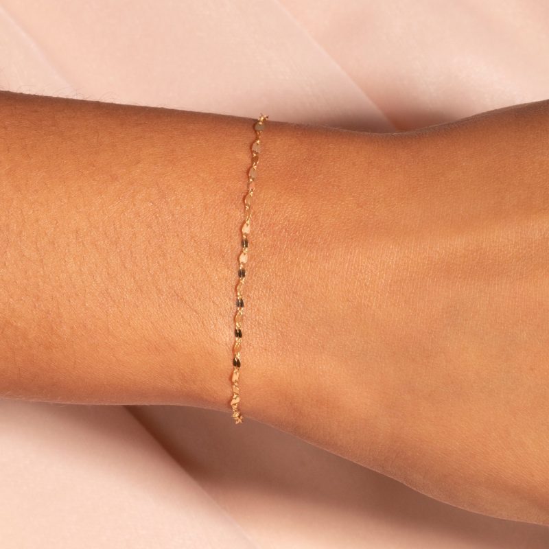 SPARKLE CHAIN BRACELET ON BODY