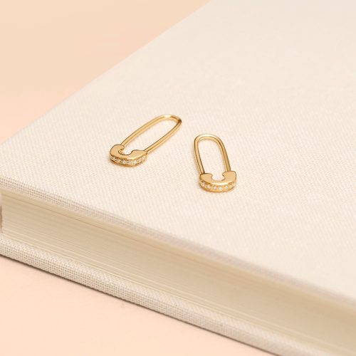 SPARKLE SAFETY PIN EARRING EDITORIAL