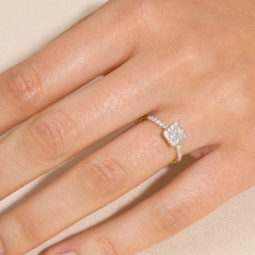 THE GRETA RING ON BODY