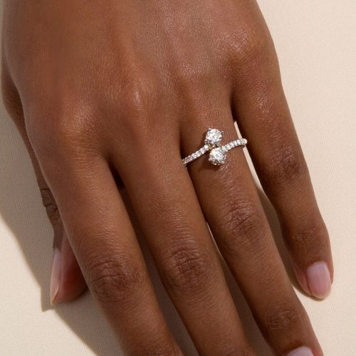 THE JACQUELINE RING ON BODY