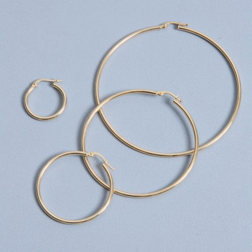 THIN GOLD HOOPS EDITORIAL