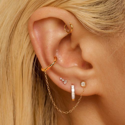 TINY DIAMOND AND EAR CUFF CHAIN EARRING ON BODY