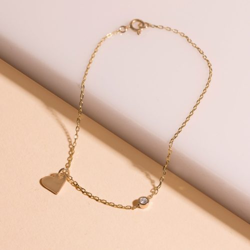 TINY DIAMOND HEART CHARM BRACELET EDITORIAL