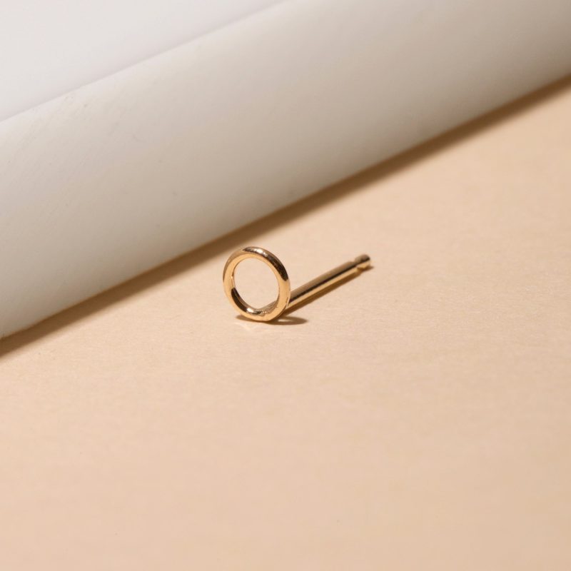 TINY OPEN CIRCLE STUD EARRING EDITORIAL