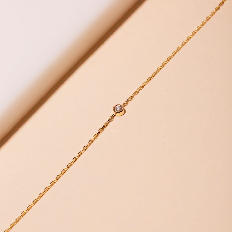 TINY ROUND DIAMOND BRACELET EDITORIAL